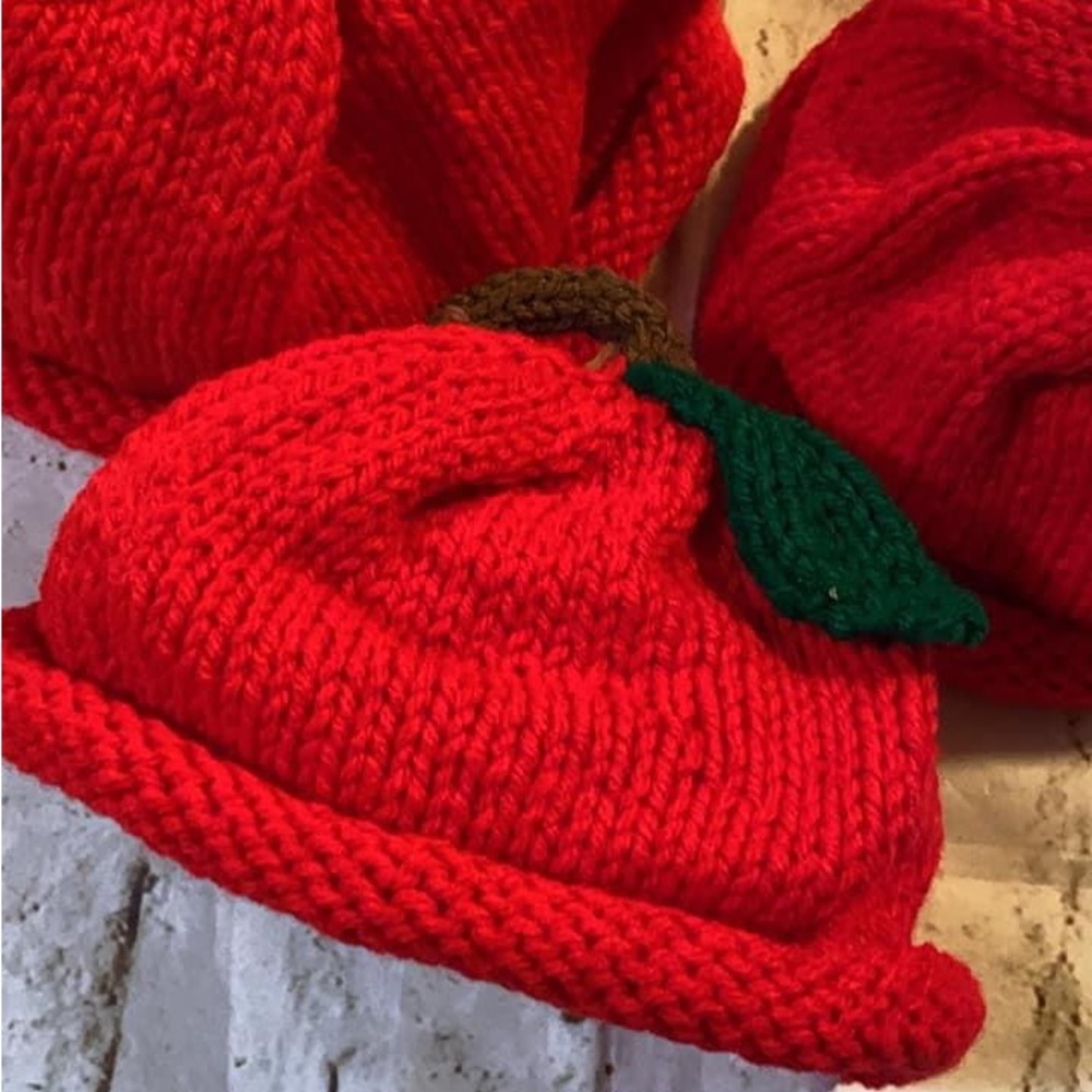 Infant handmade knitted apple hat brand new